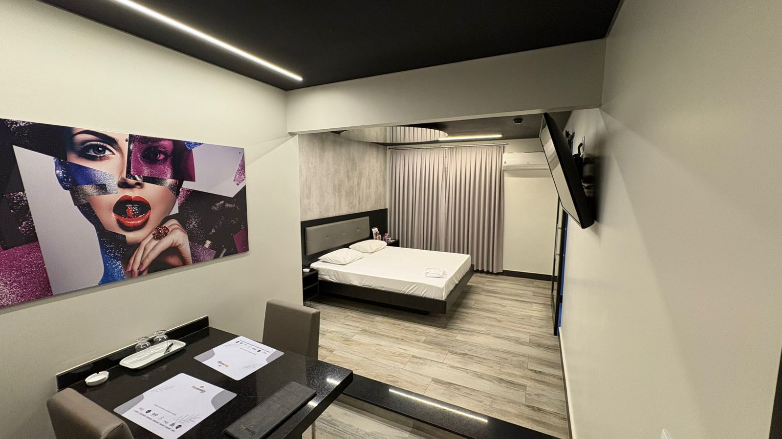 Ofurô privativo de suíte do Motel Caribe